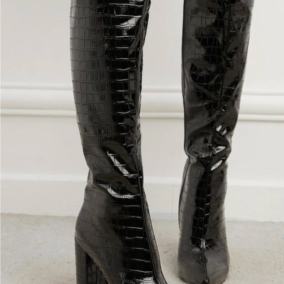 SHEIN Glossy Black Croc-Pattern Heeled Boots Size 6 - Picture 2 of 5